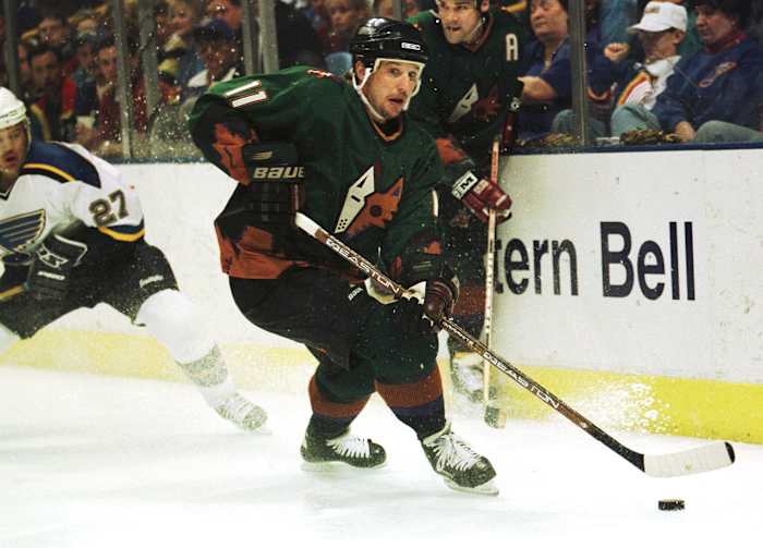 Phoenix-Coyotes-uniform-1999-Dallas-Drake.jpg